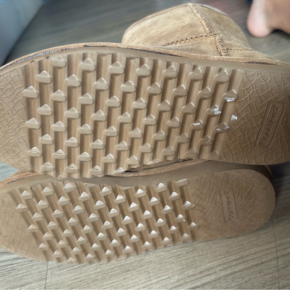 BearPaw, Classic Brown Suede Boots Sz 6/7. - Picture 8 of 8